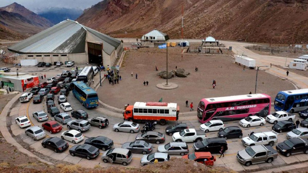 Largas esperas para cruzar a Chile se viven cada fin de semana, así como pasó en las recientes vacaciones de invierno.