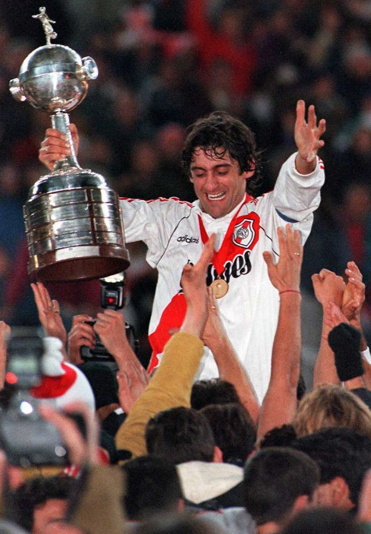 Enzo Francescoli es uno de los grandes ídolos de River. Enzo Francescoli es uno de los grandes ídolos de River.