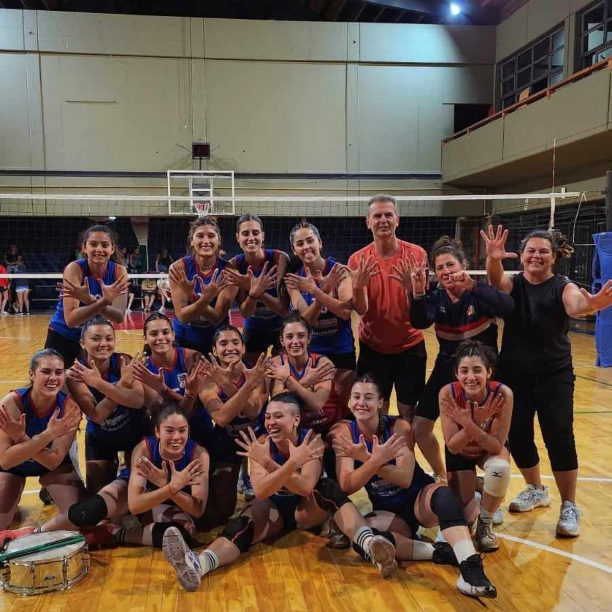¡Campeonas otra vez! Círculo Policial ganó el Apertura y Clausura y resultó campeón Anual del vóleibol local. ¡Campeonas otra vez! Círculo Policial ganó el Apertura y Clausura y resultó campeón Anual del vóleibol local.