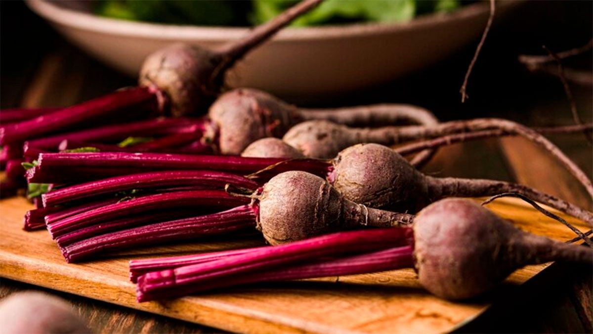 La remolacha se consume en sopas, tortillas, salsas y jugos. La remolacha se consume en sopas, tortillas, salsas y jugos. 