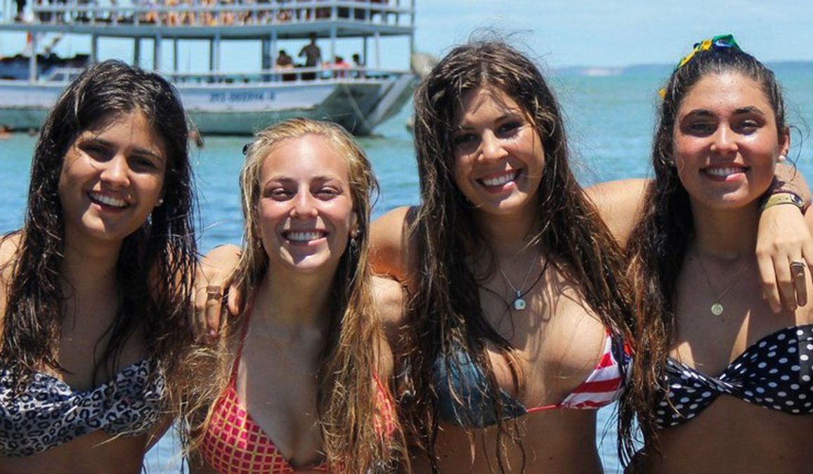 Charo Alvarez Amado y Sofía Duró, las dos primeras, murieron en el accidente en el camino de la muerte. Viajaban junto a Florencia Barrios y Micaela Crino Pacher