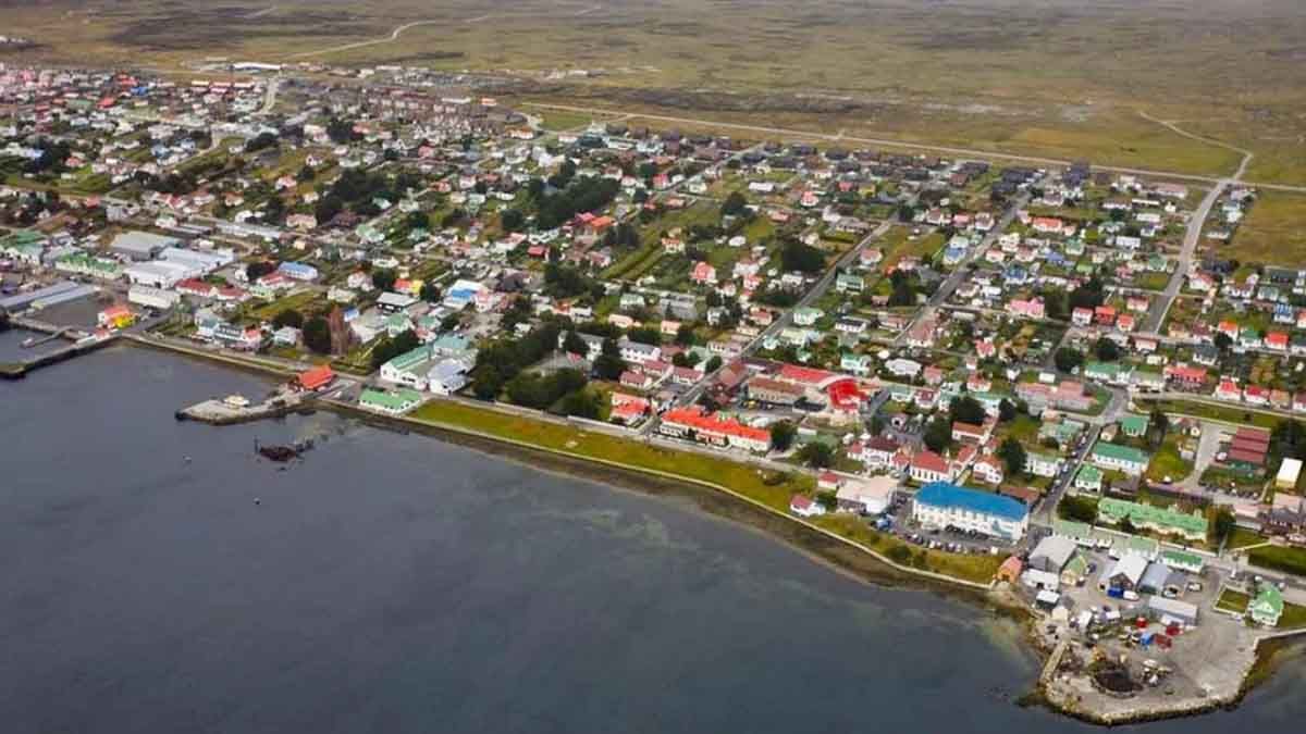 Los vuelos a las Islas Malvinas llegan desde Río Gallegos y hay solo una frecuencia semanal Los vuelos a las Islas Malvinas llegan desde Río Gallegos y hay solo una frecuencia semanal