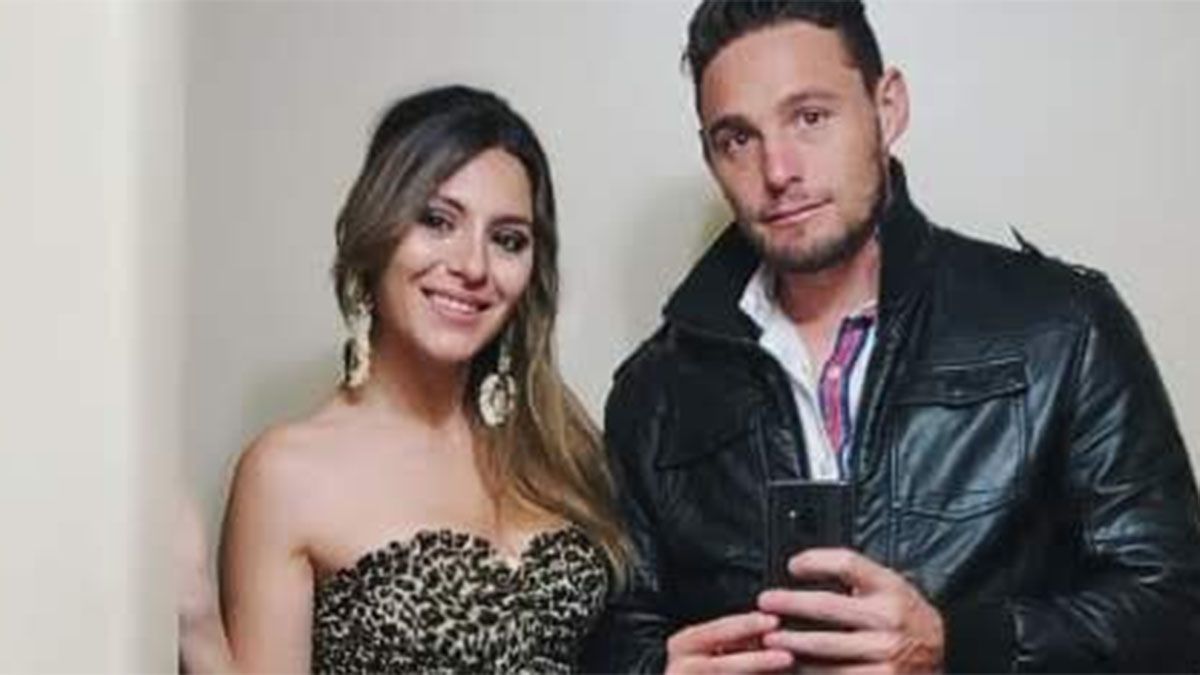 Sebastián Sánchez posa con su mujer Florencia. Forman una linda pareja.