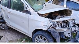 Este es el fiat cronos al que se quitaron las ruedas para que un auto de preventores de Las Heras pudiera funcionar. Luego se volvieron a colocar. Este es el fiat cronos al que se quitaron las ruedas para que un auto de preventores de Las Heras pudiera funcionar. Luego se volvieron a colocar.