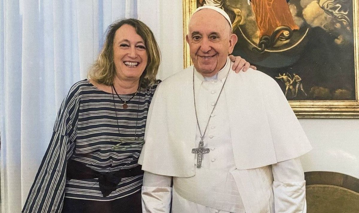 Elisbaetta Piqué y el papa Francisco.