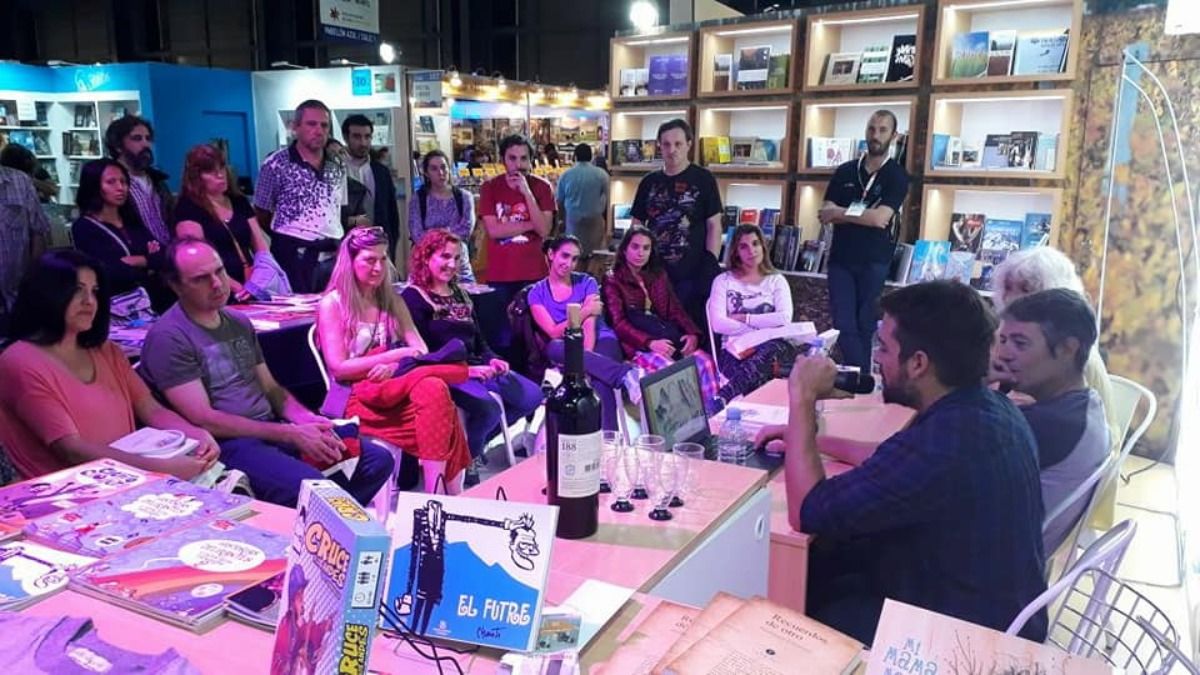 Una presentación en el stand mendocino de la Feria del Libro. Una presentación en el stand mendocino de la Feria del Libro.