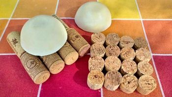 Poner el jabón sobre corchos para que no quede baboso: cómo hacerlo