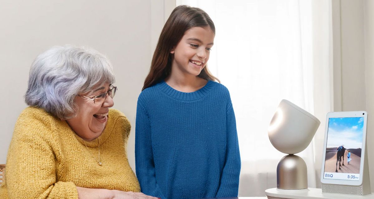 Estudios realizados por Intuition Robotics, en colaboración con instituciones como las universidades de Cornell y de Duke, muestran una mejora notable del bienestar emocional de los usuarios de los robots sociales que utilizan inteligencia artificial. Crédito: Intuition Robotics. Estudios realizados por Intuition Robotics, en colaboración con instituciones como las universidades de Cornell y de Duke, muestran una mejora notable del bienestar emocional de los usuarios de los robots sociales que utilizan inteligencia artificial. Crédito: Intuition Robotics.