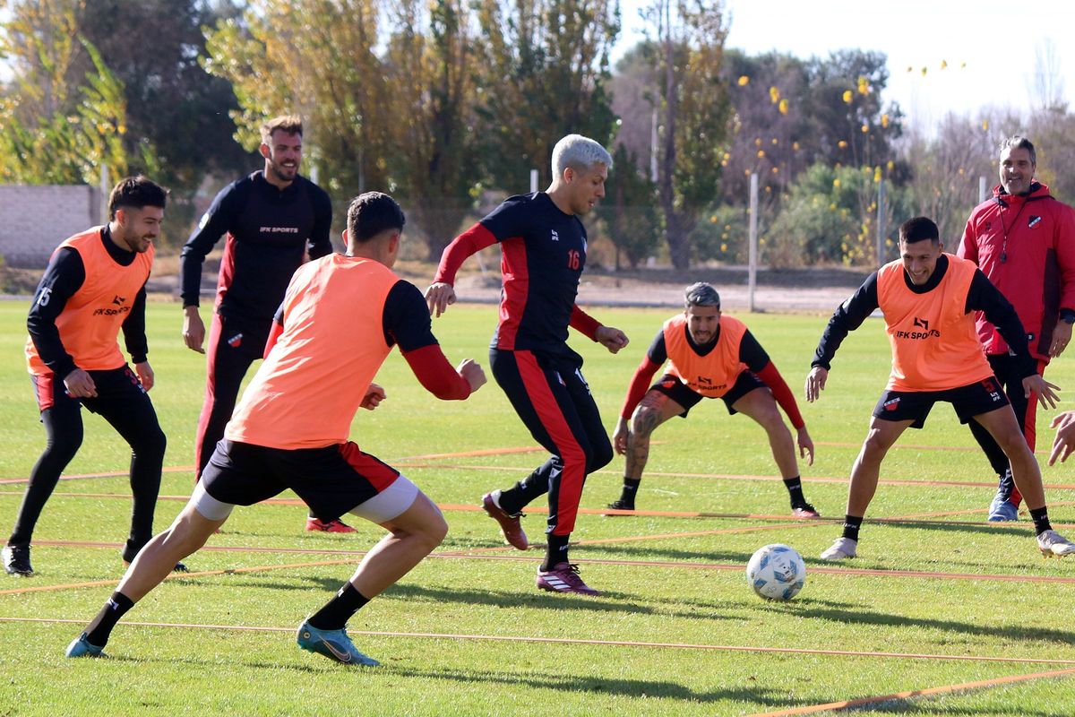 Enzo Pérez volvió a entrenar con el Deportivo Maipú aprovechando el receso de la Liga Profesional.&nbsp; (Prensa Maipú).