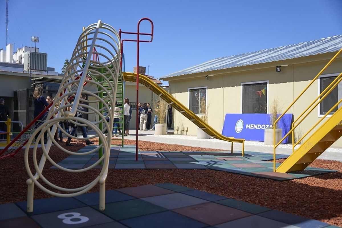 Este espacio tiene como objetivo generar un ambiente grupal y creativo que sirva como sostén emocional para los adolescentes. Este espacio tiene como objetivo generar un ambiente grupal y creativo que sirva como sostén emocional para los adolescentes.