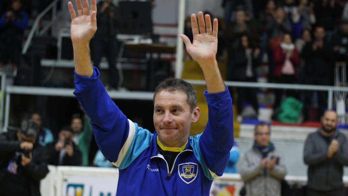 El Chelo, el Diez, o simplemente Marcelo Mescolatti. El jugador de Don Orione colgó los botines y se despidió en un partido homenaje de gran convocatoria.