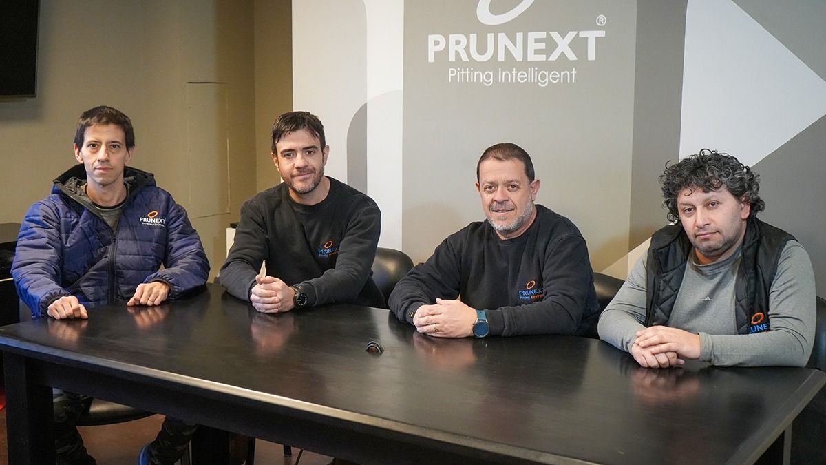 Los socios de Prunext se conocieron trabajando y apostaron por su propia filosofía para hacer crecer la metalmecánica de Mendoza. Los socios de Prunext se conocieron trabajando y apostaron por su propia filosofía para hacer crecer la metalmecánica de Mendoza.