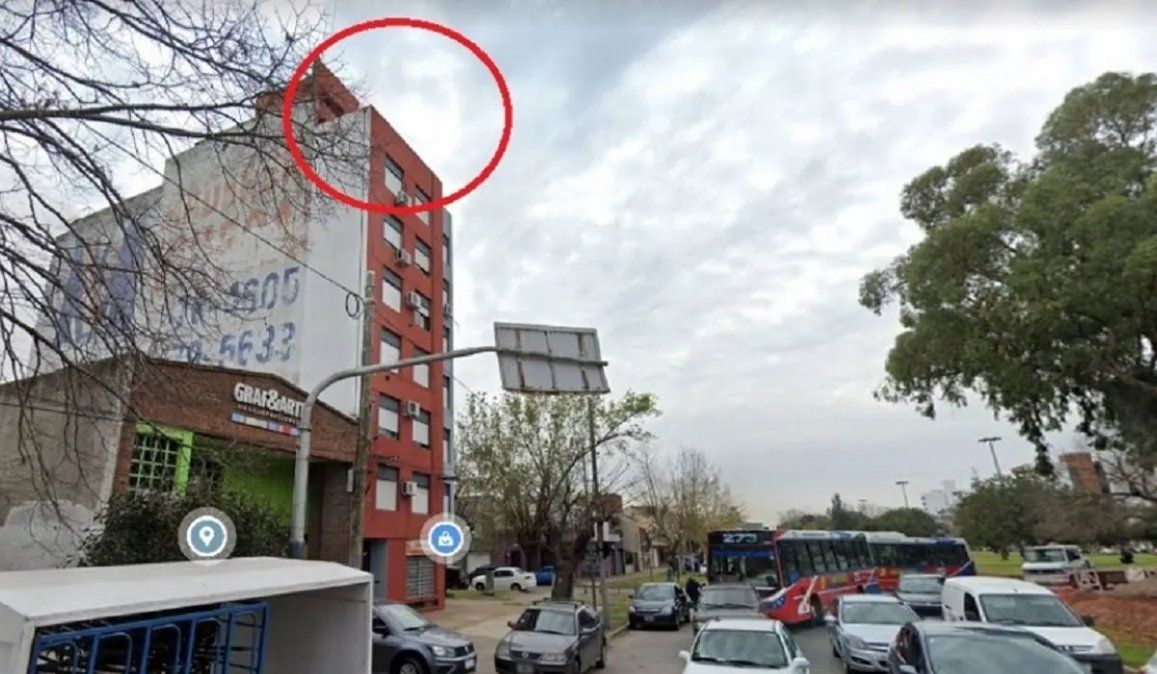 Un niño cayó de un sexto piso por grabar un video de Tik Tok