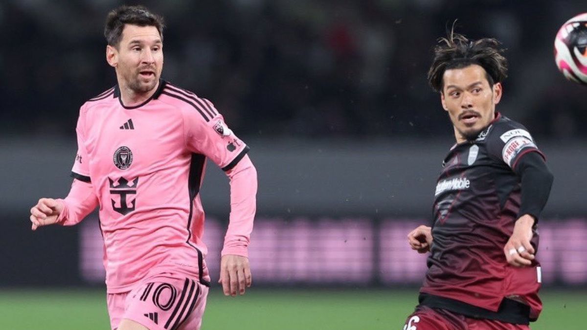 Apenas 72 horas después de no jugar por lesión en Honk Kong, Lionel Messi completó 30 minutos en Tokio. Apenas 72 horas después de no jugar por lesión en Honk Kong, Lionel Messi completó 30 minutos en Tokio.
