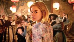 La actriz Lily James interpreta a la segunda señora de Maxim de Winter en la película de Netflix.