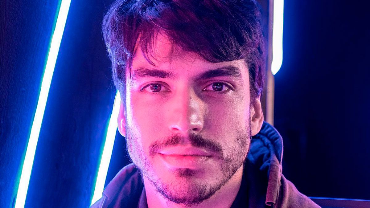 Agustín Sullivan es uno de los protagonistas de Sandro de América, dándole vida a Roberto Sánchez en su etapa más jvenil.