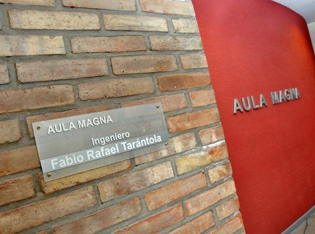 Comenzó el ciclo 2012 en la FACAI y homenajearon a su ex decano Fabio Tarántola