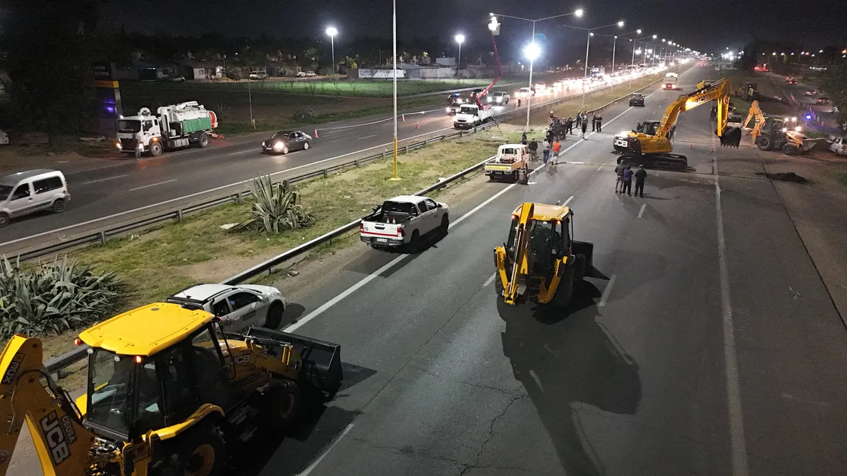 Los trabajos en el Acceso Sur no provocaron el corte total del tránsito sino que se optó por suspender parcialmente la circulación. 