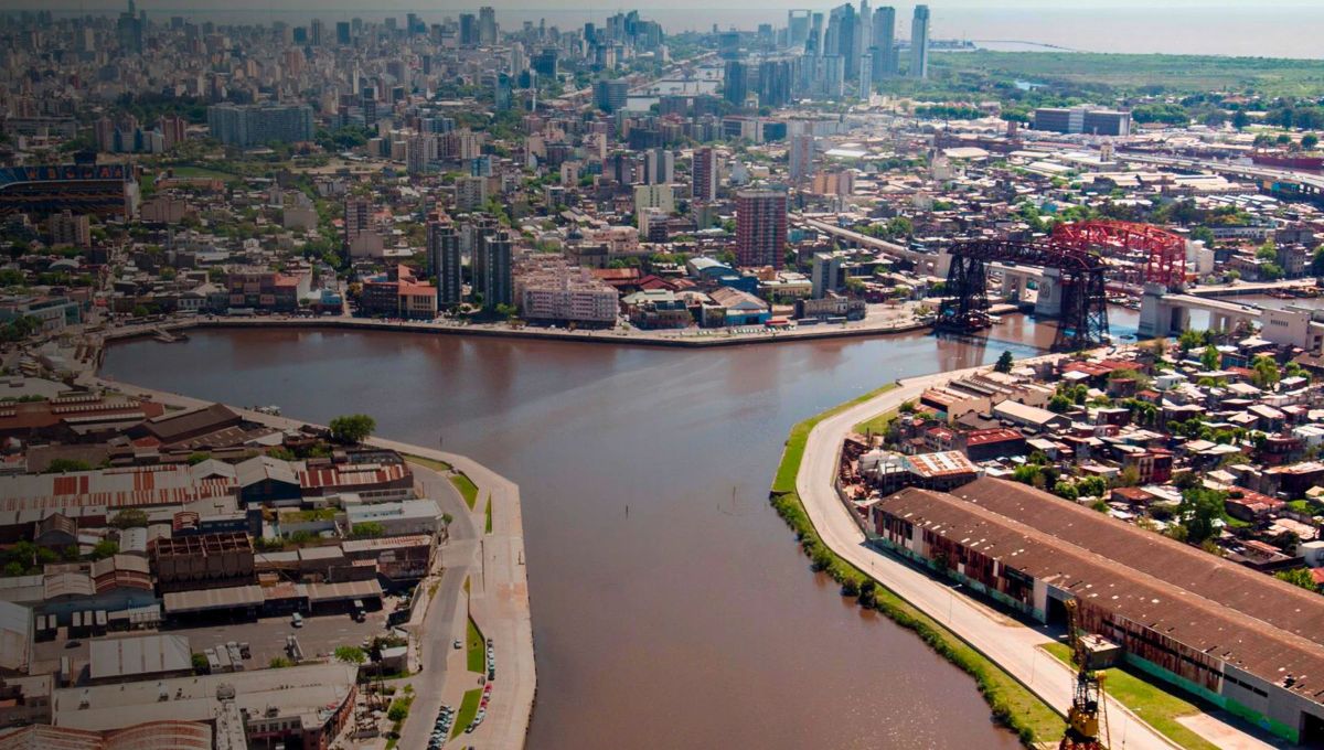 El Riachuelo: el río que fue encauzado y transformado por completo por la urbanización de Buenos Aires