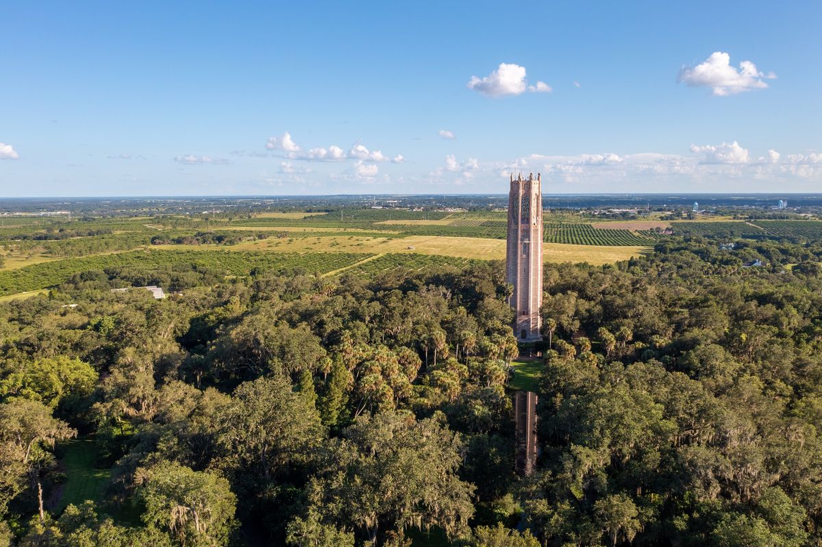 La torre del lago es la joya arquitectónica del pueblo. La torre del lago es la joya arquitectónica del pueblo.