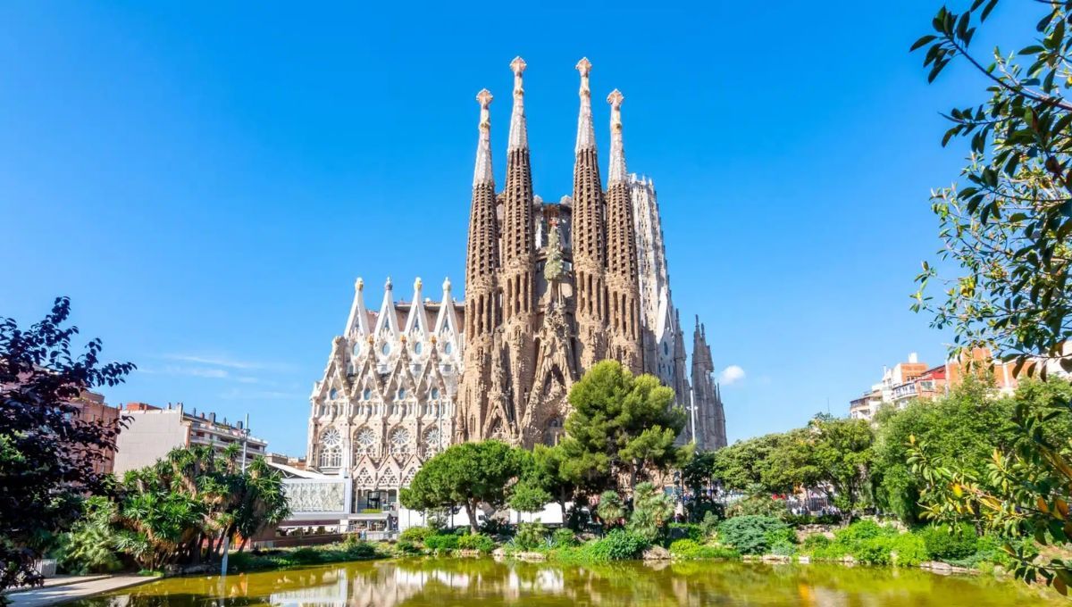 La construcción más antigua del mundo: tras 142 años sigue en marcha