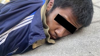 Golpeó a una mujer policía, le robó el arma reglamentaria y efectuó varios disparos