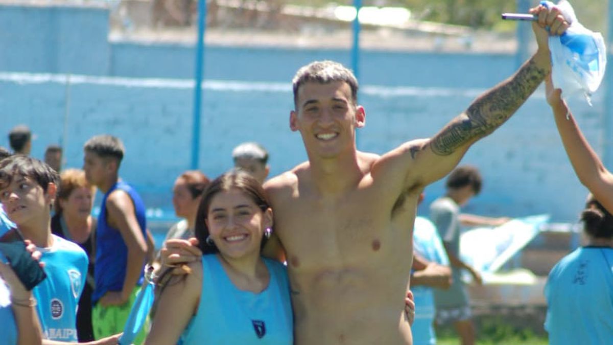 Francisco Agost uno de los goleadores del Perro. El Pancho marcó uno de los goles en la final ante Defensores de Formosa. Francisco Agost uno de los goleadores del Perro. El Pancho marcó uno de los goles en la final ante Defensores de Formosa.