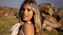 Julieta Poggio le copia la bikini ultra XXS a Tini Stoessel y la rompe Punta del Este