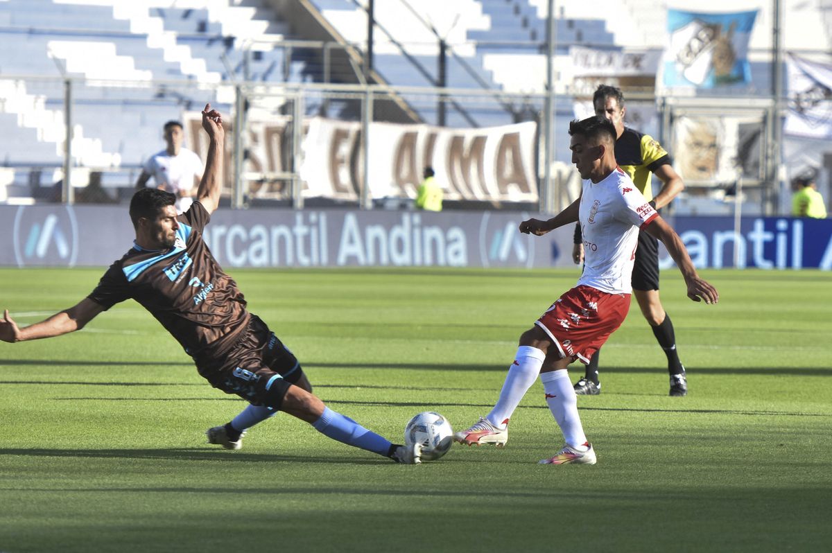 Platense empató sobre el final ante Huracán y avanzó por penales en la Copa de la Liga Platense empató sobre el final ante Huracán y avanzó por penales en la Copa de la Liga