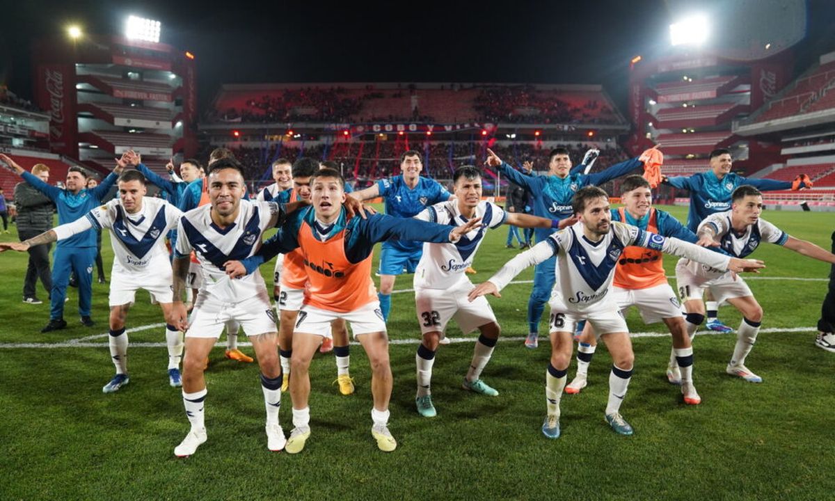 El festejo de los jugadores de Vélez tras obtener la clasificación. El festejo de los jugadores de Vélez tras obtener la clasificación.