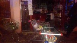 Veinte personas robaron en un mercado de Luján