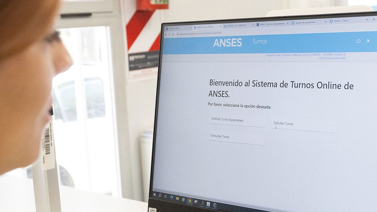 ANSES tiene a su cargo, entre otras tareas, el otorgamiento y pago de jubilaciones y pensiones. Pago de Asignaciones Familiares a trabajadores en actividad, desempleados, jubilados y pensionados. Gestión y liquidación de la Prestación por Desempleo. ANSES tiene a su cargo, entre otras tareas, el otorgamiento y pago de jubilaciones y pensiones. Pago de Asignaciones Familiares a trabajadores en actividad, desempleados, jubilados y pensionados. Gestión y liquidación de la Prestación por Desempleo.