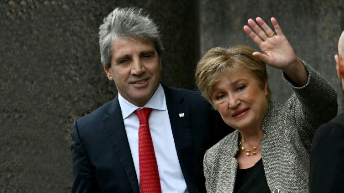 El ministro Luis Caputo dialogó en Tailandia con Kristalina Georgieva sobre la tercera revisión del acuerdo con el FMI. El ministro Luis Caputo dialogó en Tailandia con Kristalina Georgieva sobre la tercera revisión del acuerdo con el FMI.
