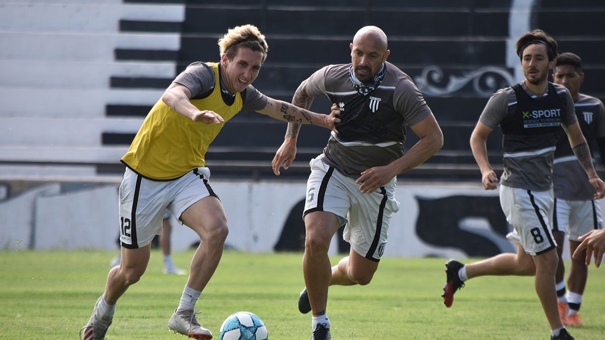 El defensor Renzo Vera fue operado de uno de sus meniscos. (Foto: gentileza Prensa Gimnasia y Esgrima).