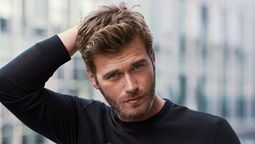 Kıvanç Tatlıtuğ es uno de los protagonistas de Última llamada para Estambul, la nueva película de Netflix.