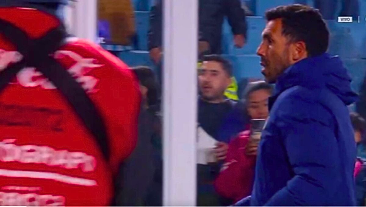 Tevez se fue en silencio.