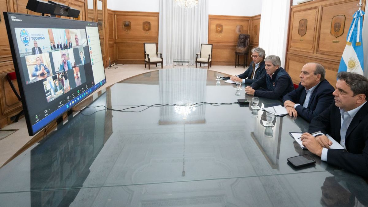 Pazo, Caputo, Francos y Catalán escuchan a los gobernadores, entre ellos al mendocino Alfredo Cornejo. Pazo, Caputo, Francos y Catalán escuchan a los gobernadores, entre ellos al mendocino Alfredo Cornejo.