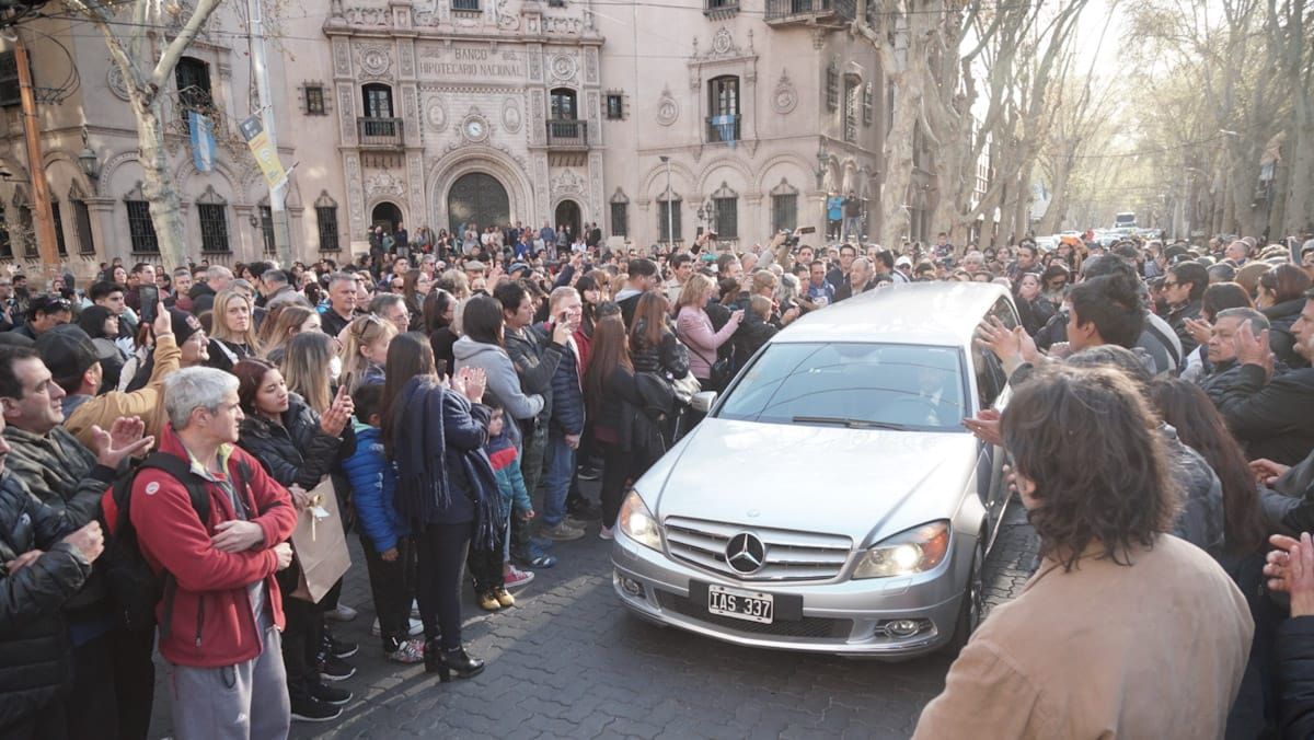 El último adiós a Marciano Cantero en la puerta del Ministerio de Cultura.