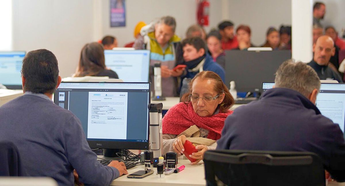 ANSES sigue este martes con los depósitos que todavía se deben del calendario de pagos de junio. ANSES sigue este martes con los depósitos que todavía se deben del calendario de pagos de junio.