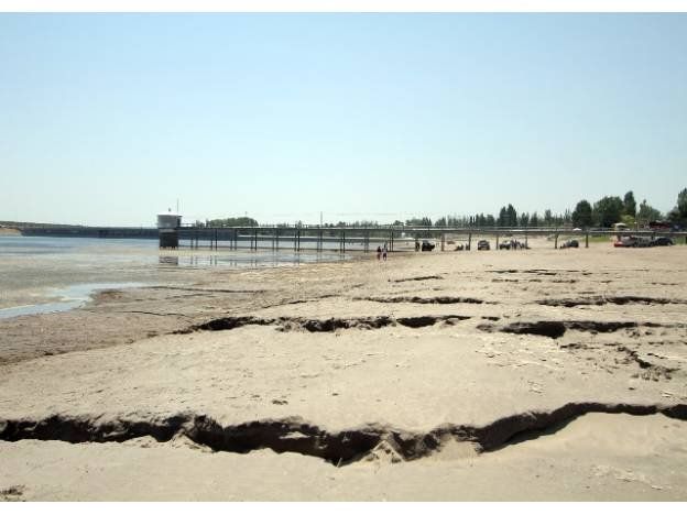 Una imagen del embalse El Nihuil durante un verano con pocas precipitaciones.