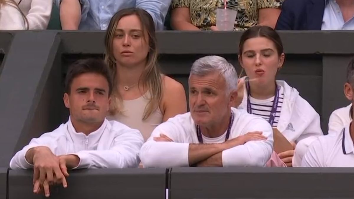 Paula Badosa le clavó la mirada de mala manera a su suegro Apostolos Tsitsipas.