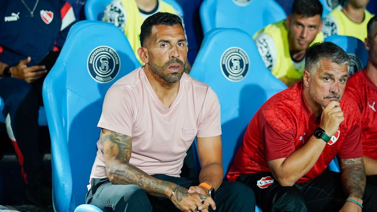 Carlitos Tevez siguió atentamente el debut de Independiente de Avellaneda en la Copa de la Liga Carlitos Tevez siguió atentamente el debut de Independiente de Avellaneda en la Copa de la Liga