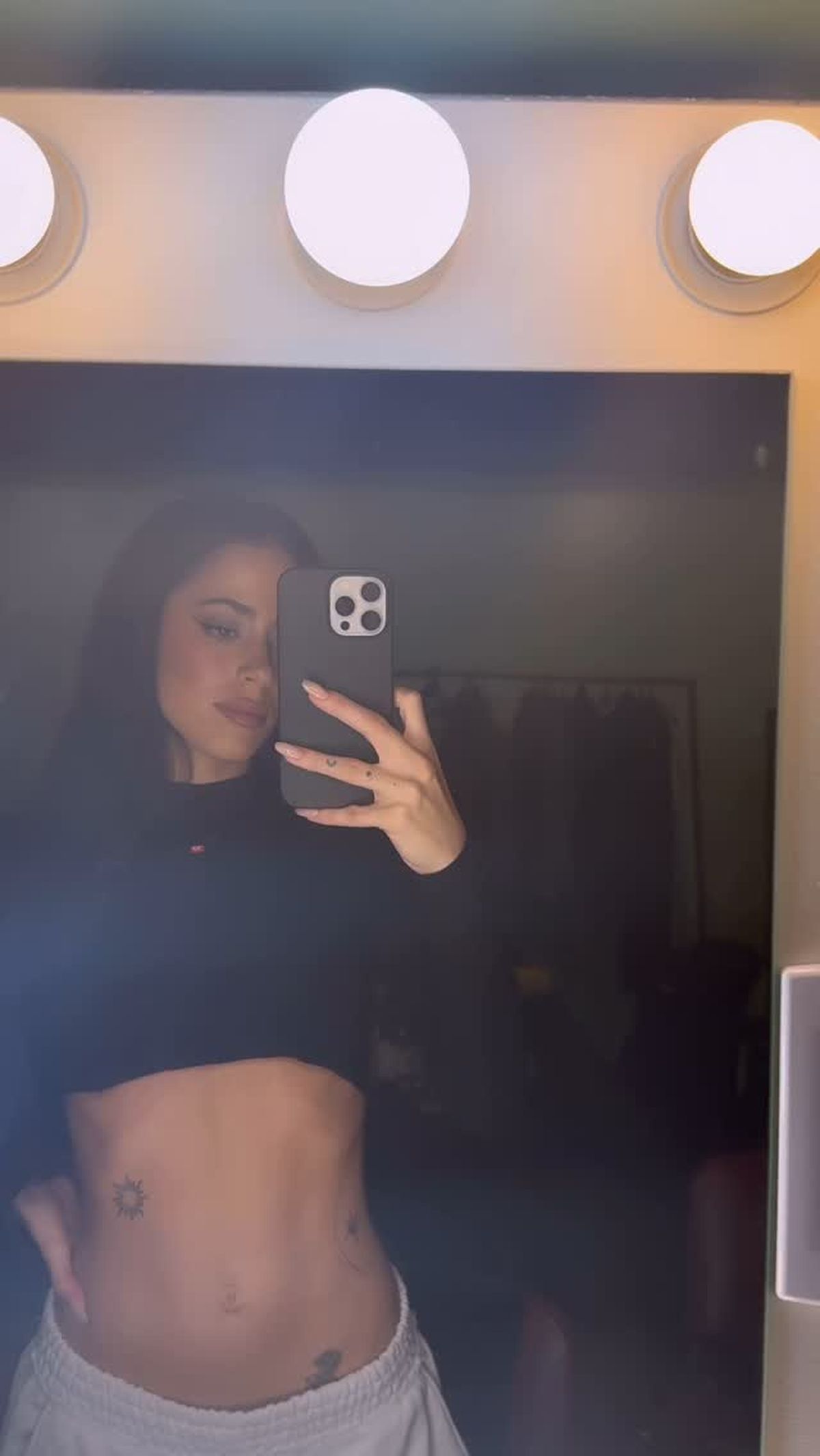 Tini Stoessel reapareció con impactante cambio de look y es furor. Tini Stoessel reapareció con impactante cambio de look y es furor.