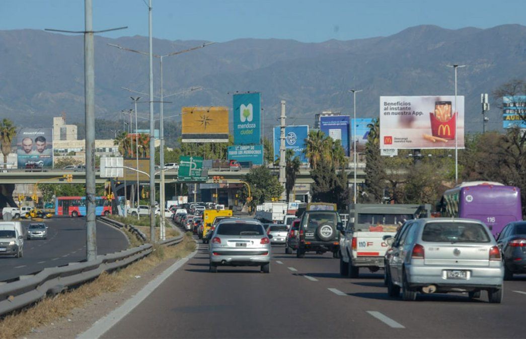Proponen bajar la cantidad de vehículos que ingresa por día a la Ciudad a través de un proyecto llamado carpooling para que varias personas compartan un auto. Imagen ilustrativa.