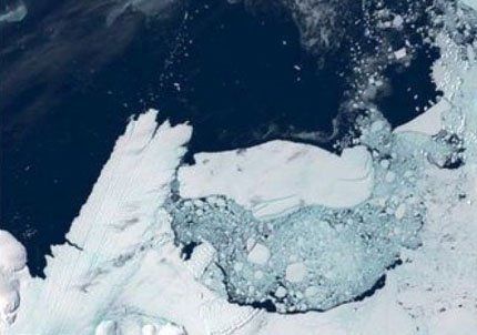 Un iceberg gigante se desprendió de la Antártida cuando otro lo chocó
