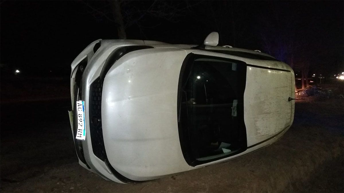 La conductora del auto resultó ilesa, pero detectaron que estaba borracha. Tenía 1,92 gramos de alcohol en sangre, y lo permitido en Mendoza es hasta 0,5 gramos de alcohol en sangre.
