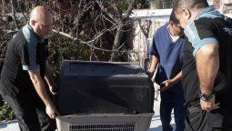 Multaron y le sacaron el perro a un hombre que lo tenía encerrado y deshidratado