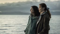 42 días en la oscuridad es una serie inspirada en el caso real de Viviana Haeger, quien desapareció en 2010 en Puerto Varas, Chile.