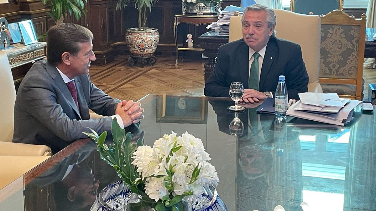 Rodolfo Suarez y Alberto Fernández en Casa Rosada.