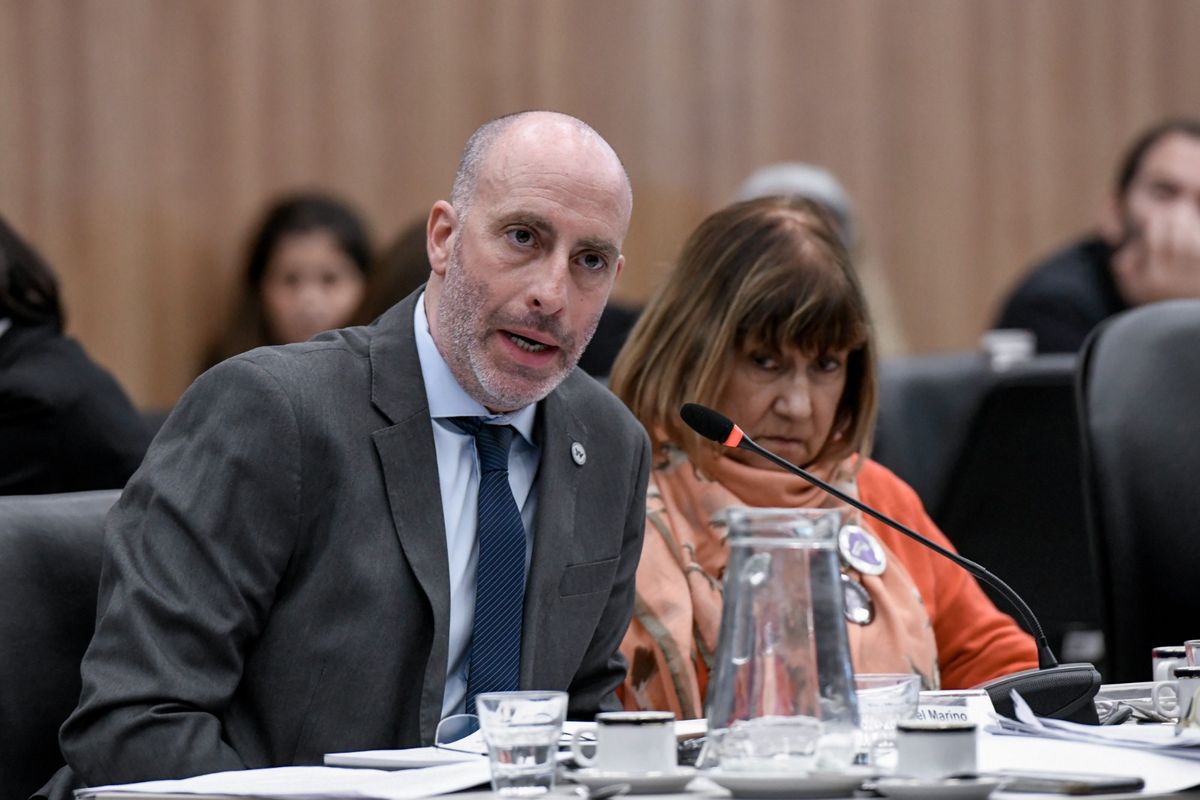 El director del Registro de Huellas Genéticas, Miguel Marino, aportó en el juicio cómo es que se confirmó que el ADN del barbijo encontrado en la camioneta robada en el asalto, coincidió con el que tenía cargado ese registro y que pertenece a Cadia. El director del Registro de Huellas Genéticas, Miguel Marino, aportó en el juicio cómo es que se confirmó que el ADN del barbijo encontrado en la camioneta robada en el asalto, coincidió con el que tenía cargado ese registro y que pertenece a Cadia.